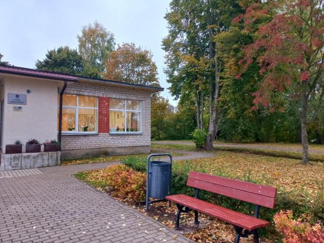Laidu bibliotēka rudenī
